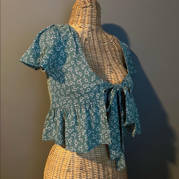 green floral tie shirt - Picture 2 of 8